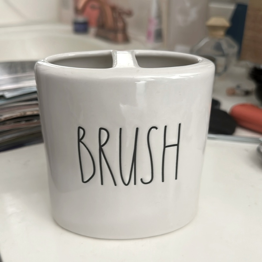 RARE! Round. Brush label Rae Dunn makeup/hairbrush organizer.